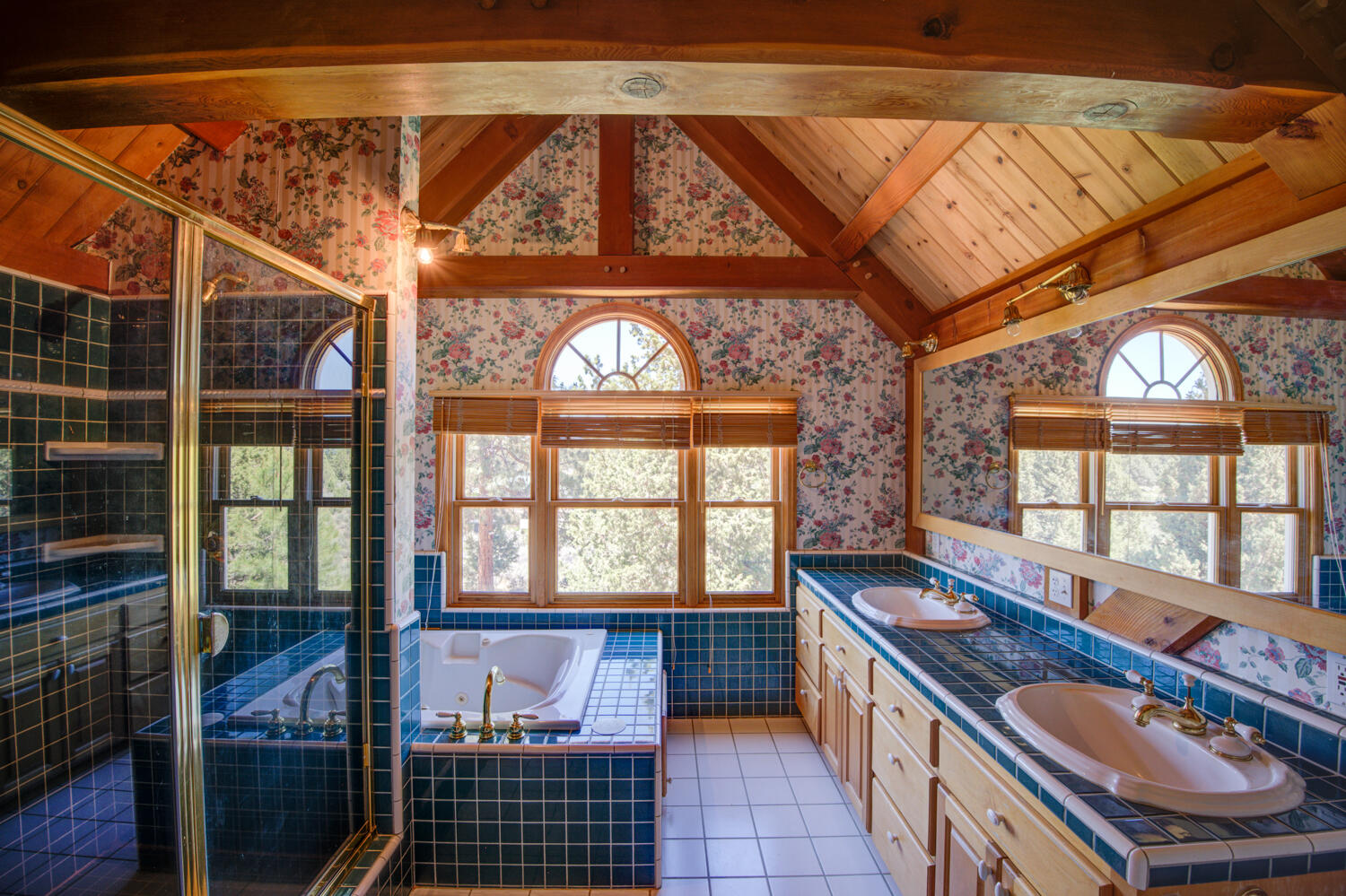 22052 Banff Drive Bend, OR 97702 - Photo 21 of 31 21_bath