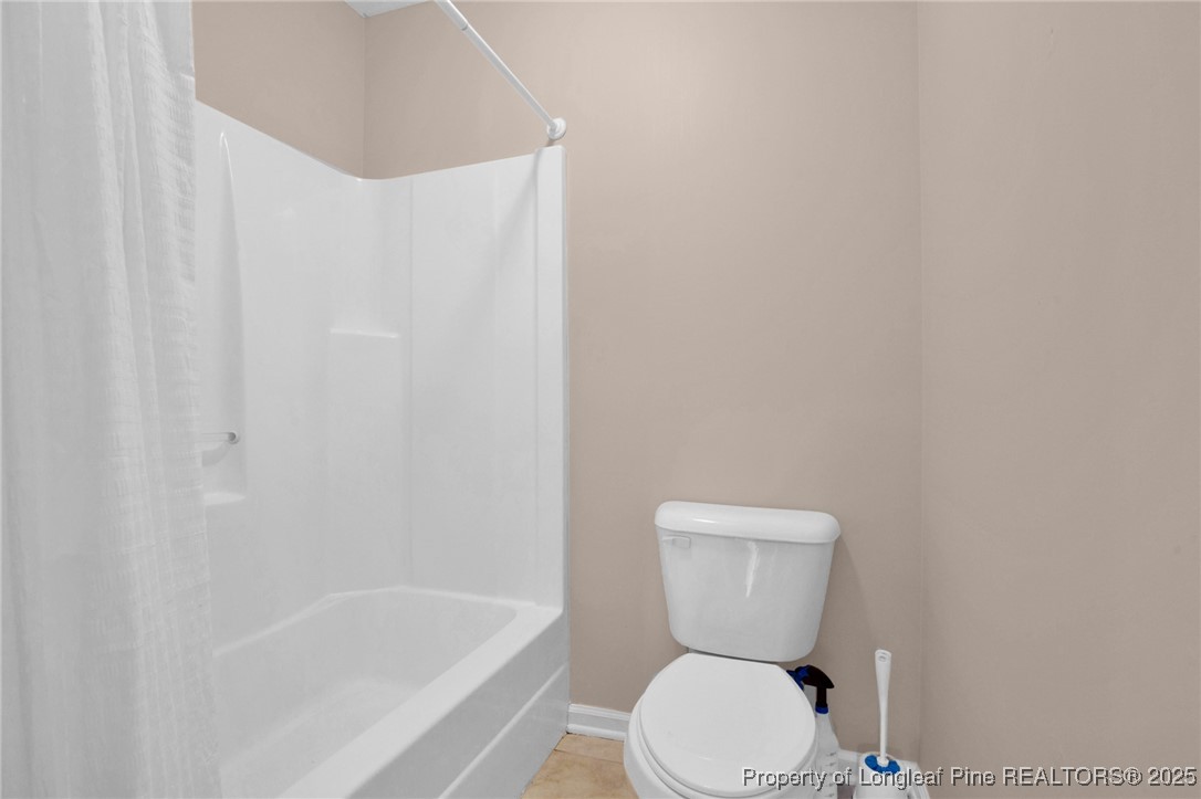 5650 Murphy Road Stedman, NC 28391 - Photo 29 of 36 a bathroom with a toilet and a bathtub