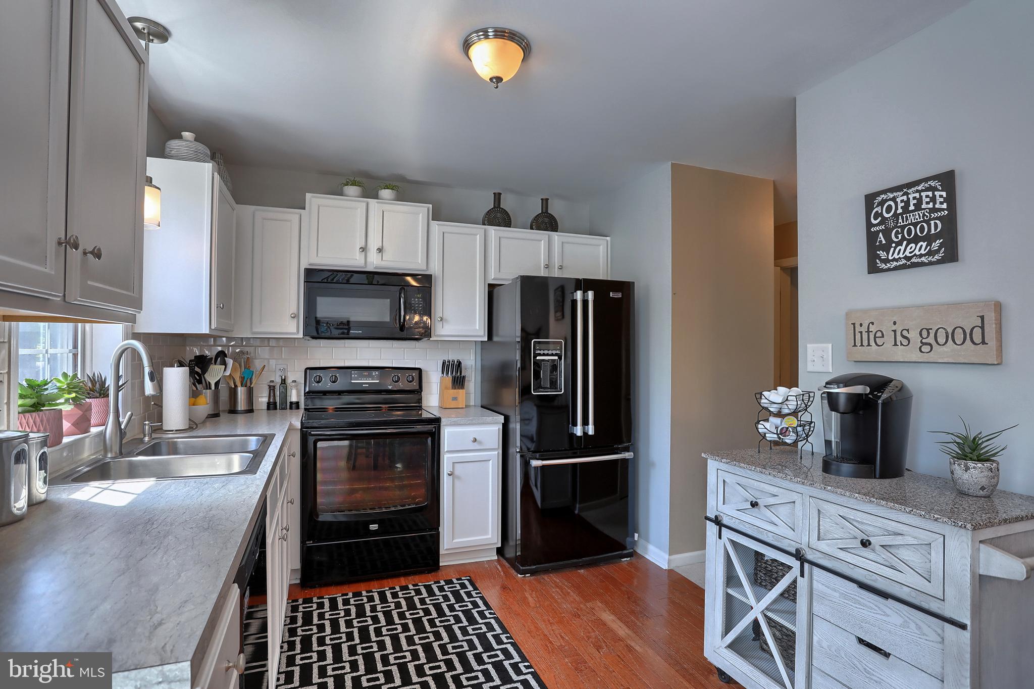 165 Riders Way Lebanon, PA 17042 - Photo 11 of 34 Newly Updated Kitchen