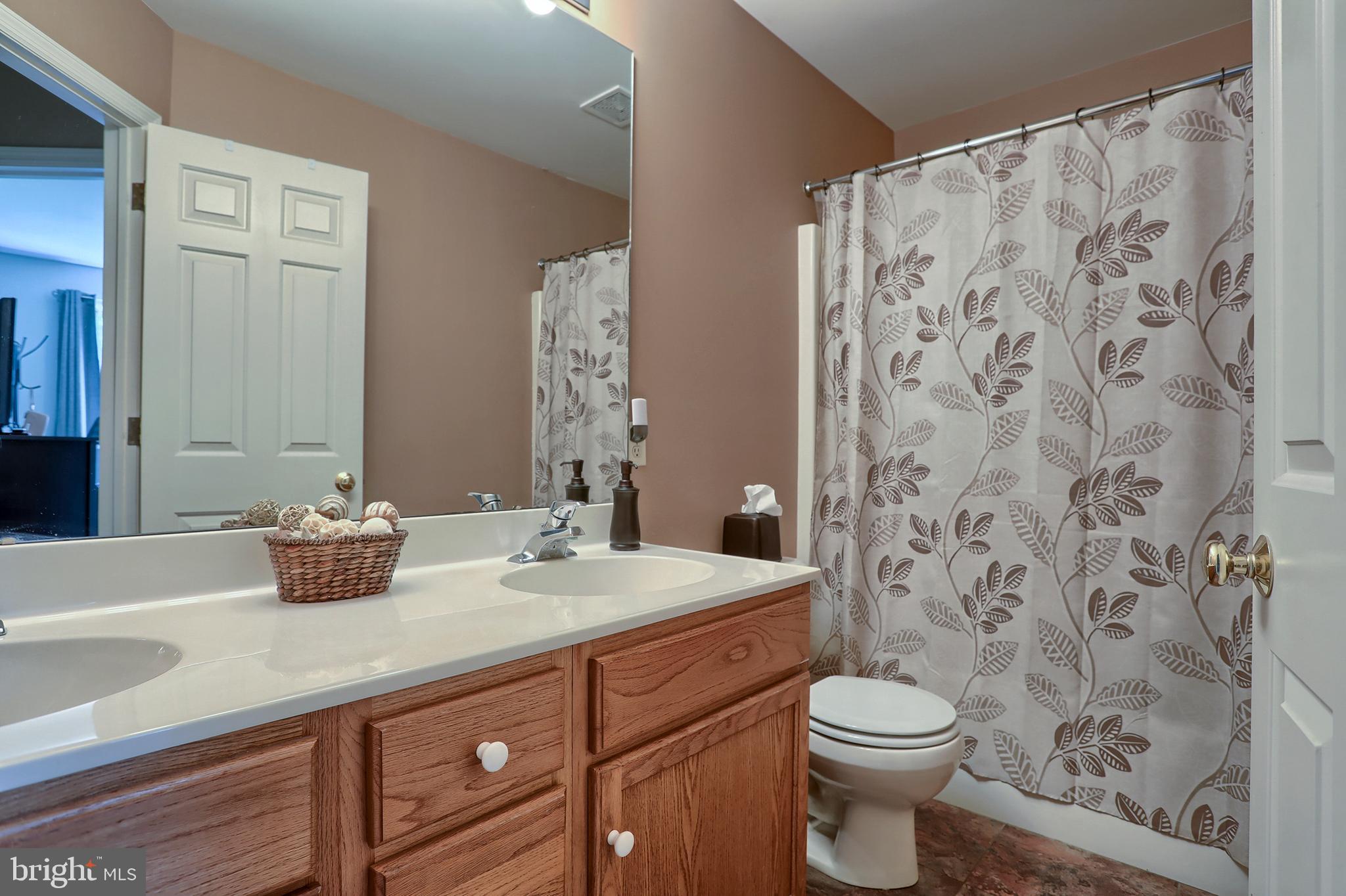165 Riders Way Lebanon, PA 17042 - Photo 18 of 34 Full Bath with Tub Shower