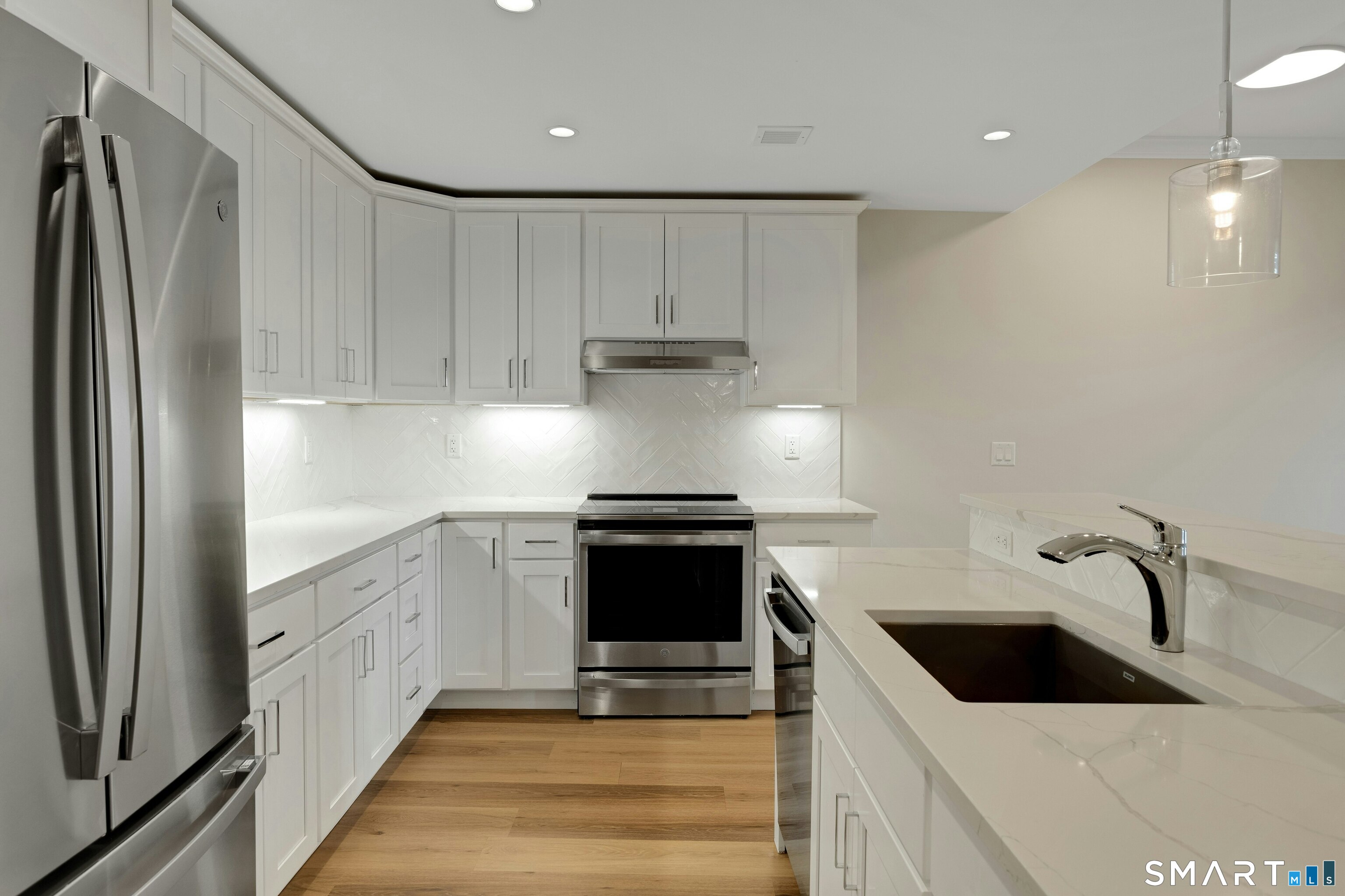 340 Heights Road, Unit 211 Darien, CT 06820 - Photo 3 of 12 Gallery Image 3