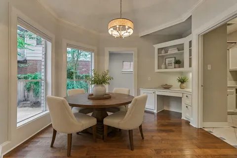 $1,100,000 | 168 West Shadowpoint Circle, The Woodlands, TX 77381