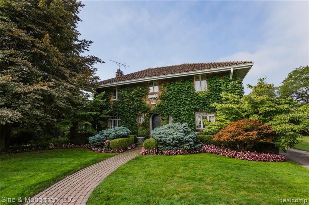 561 Middlesex Road Grosse Pointe Park, MI 48230 - Photo 1 of 53