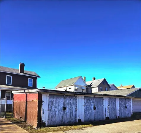 $55,900 | 118 12th Street, Jeannette, PA 15644