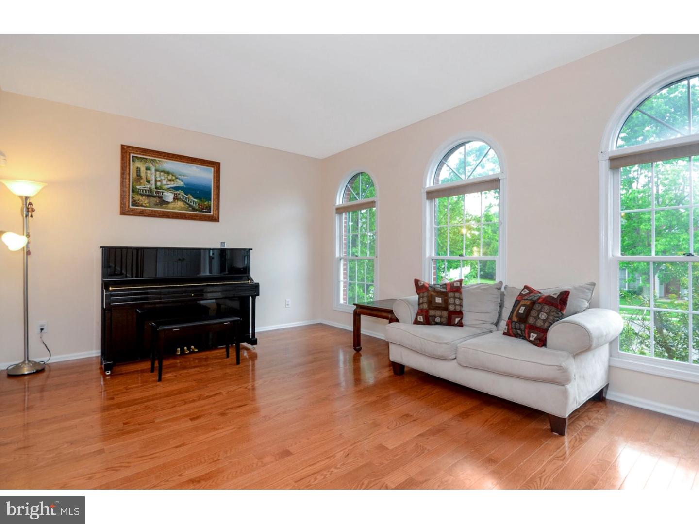 133 Brandon Road Pennington, NJ 08534 - Photo 3 of 25 Living Room