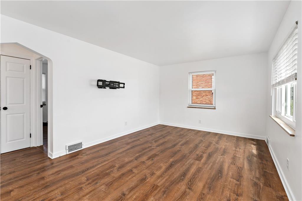 3652 Oakleaf Road Pittsburgh, PA 15227 - Photo 3 of 33 Gallery Image 3