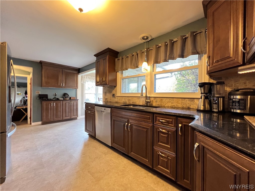 4852 Pineledge Drive East Clarence, NY 14031 - Photo 3 of 42