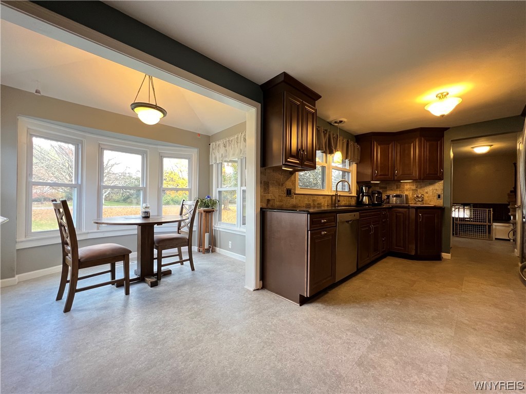 4852 Pineledge Drive East Clarence, NY 14031 - Photo 4 of 42