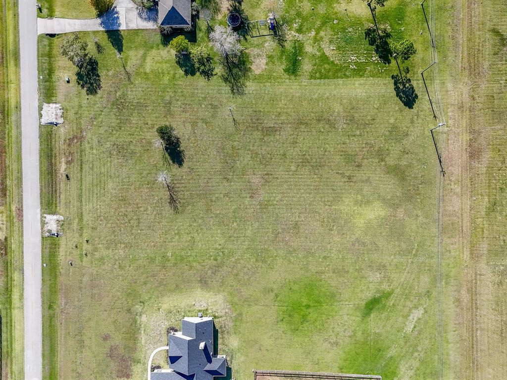702 Comanche Trail Drive Rosharon, TX 77583 - Photo 13 of 24 a bathroom with a shower