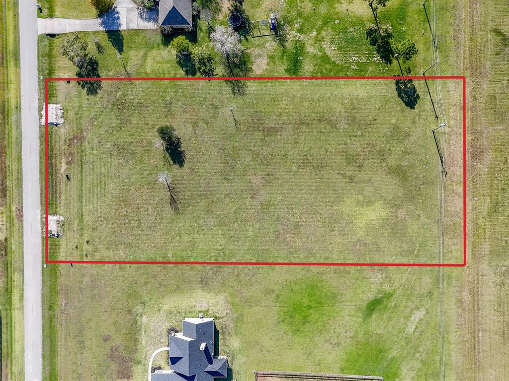 702 Comanche Trail Drive Rosharon, TX 77583 - Photo 3 of 24 a bathroom with a shower