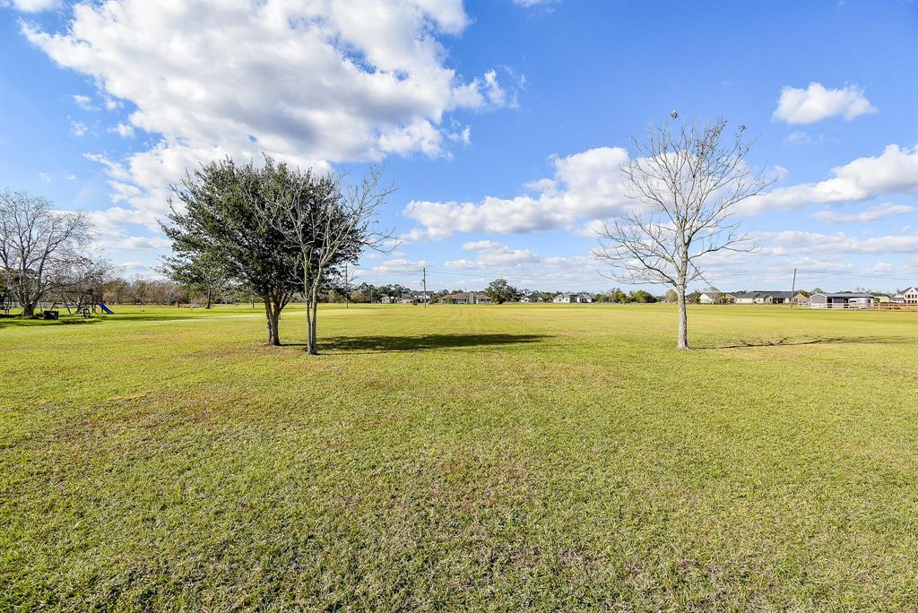 702 Comanche Trail Drive Rosharon, TX 77583 - Photo 7 of 24 a view of an ocean