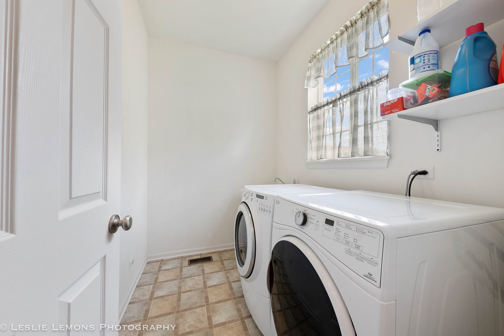 3027 Patterson Road Montgomery, IL 60538 - Photo 19 of 32 a utility room with dryer and washer