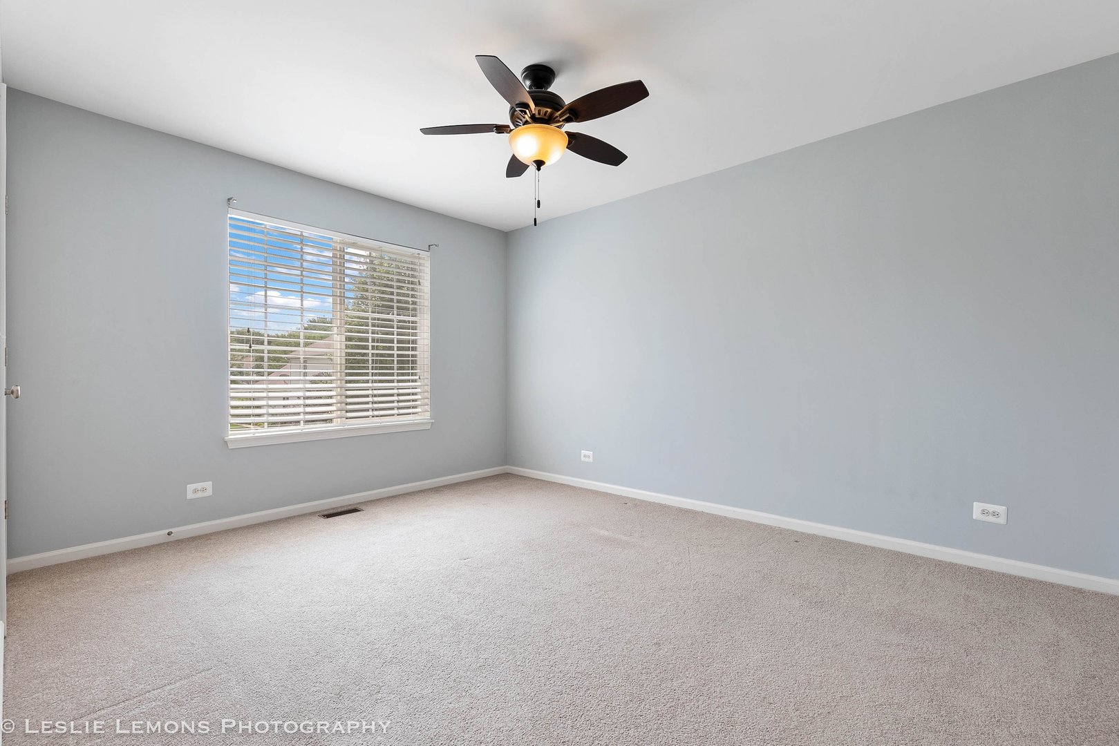 3027 Patterson Road Montgomery, IL 60538 - Photo 24 of 32 an empty room with ceiling fan and window