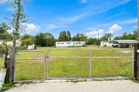 a view of a tennis court