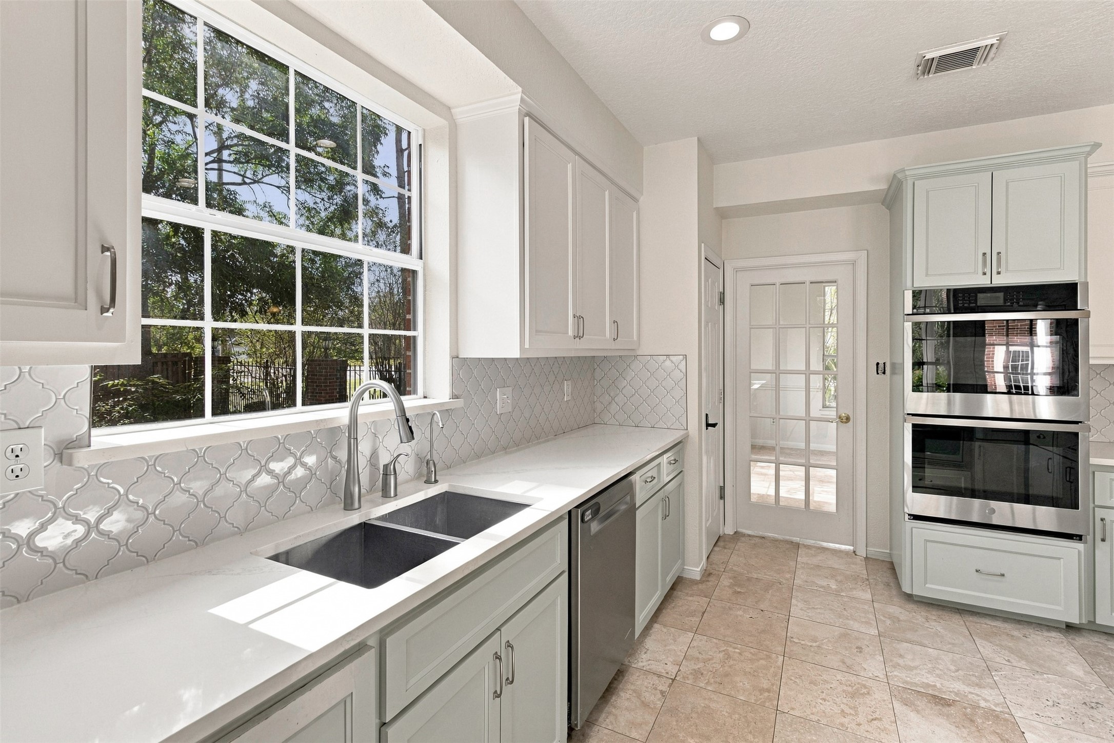 101 Rustic Lane Friendswood, TX 77546 - Photo 13 of 44 Gallery Image 13