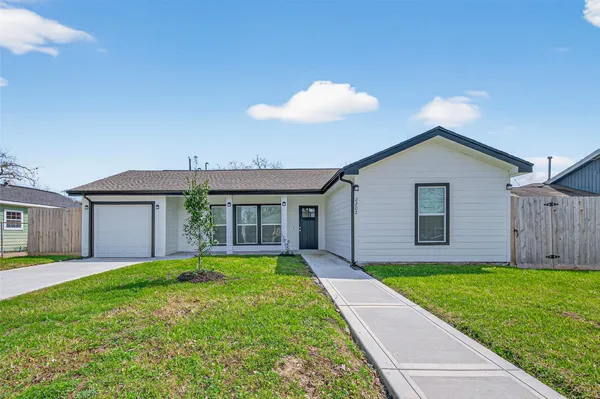 $1,850 | 2202 Alabama Street, Baytown, TX 77520