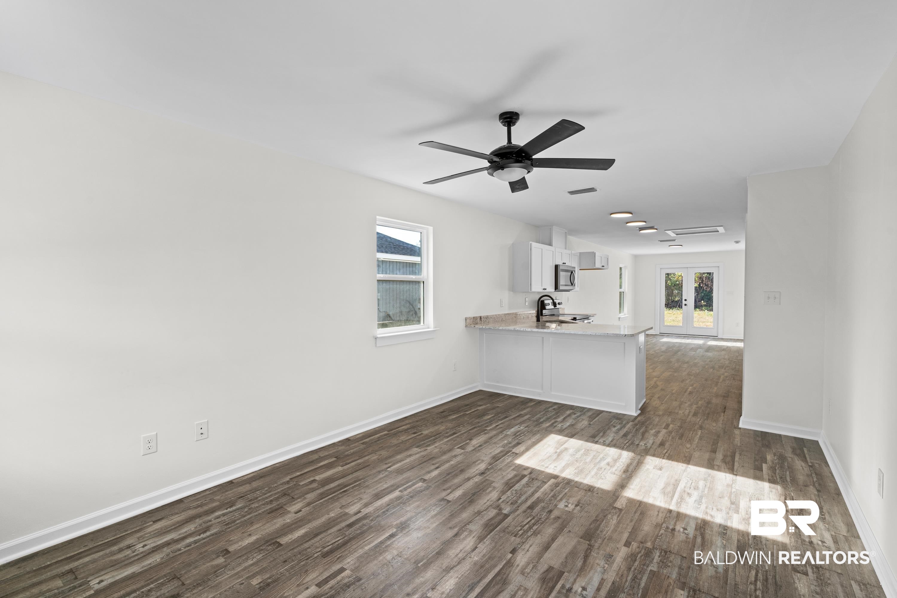 22755 Racine Street Robertsdale, AL 36567 - Photo 5 of 20 Living Room