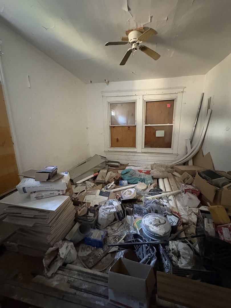 318 West 75th Street Chicago, IL 60621 - Photo 18 of 20 a very nice looking room with a large window