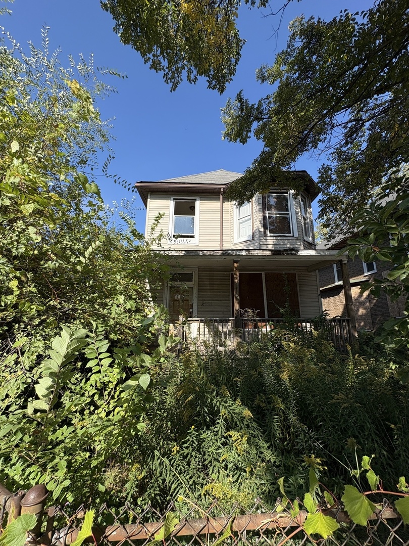 318 West 75th Street Chicago, IL 60621 - Photo 3 of 20 a view of a house with a tree