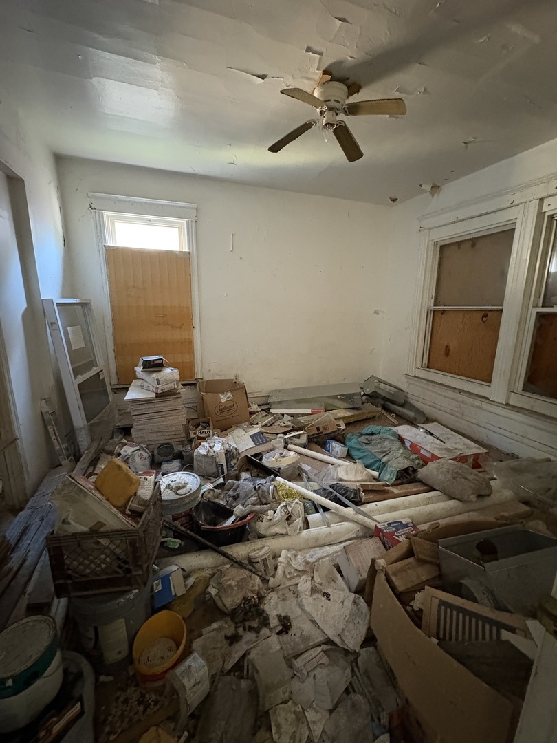 318 West 75th Street Chicago, IL 60621 - Photo 6 of 20 a very nice looking room with many windows