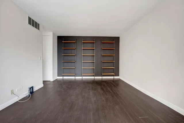 $155,000 | 3200 North Lake Shore Drive, Unit 909, Chicago, IL 60657