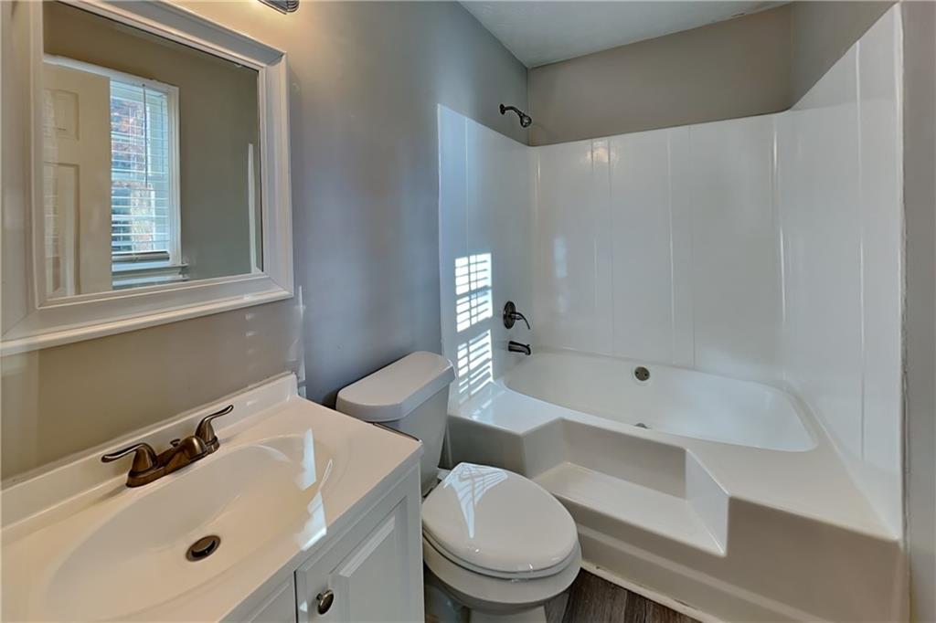 40 Arbor Way Dallas, GA 30157 - Photo 11 of 22 a bathroom with a sink and a mirror