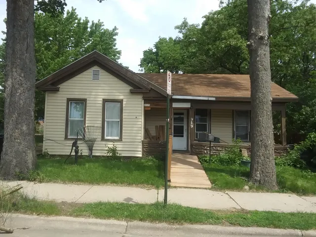 $119,999 | 919 St Cloud Street, La Crosse, WI 54603