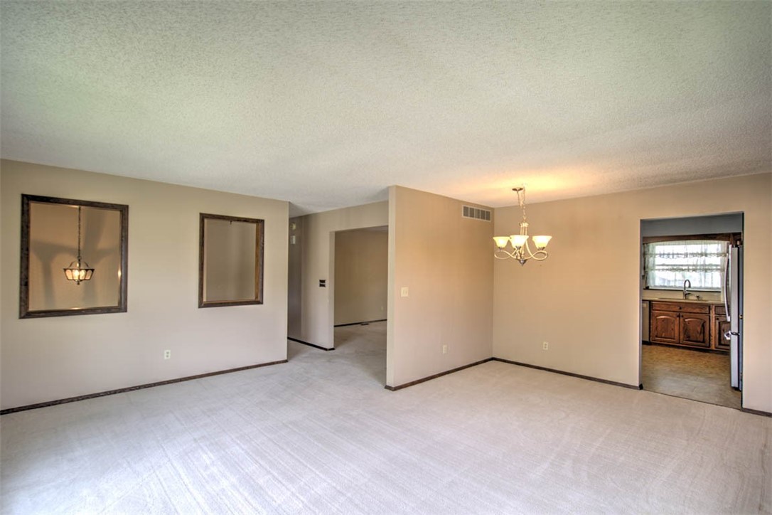 2705 Essex Place Decatur, IL 62521 - Photo 6 of 29 Gallery Image 6
