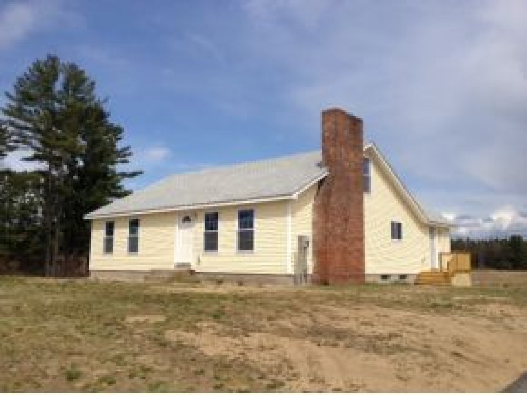 71 Flagg Road Rochester, NH 03839 - Photo 2 of 25