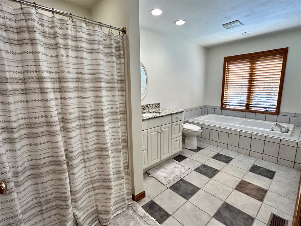 14 Country Club Road Sterling, MA 01564 - Photo 17 of 25 Gallery Image 17