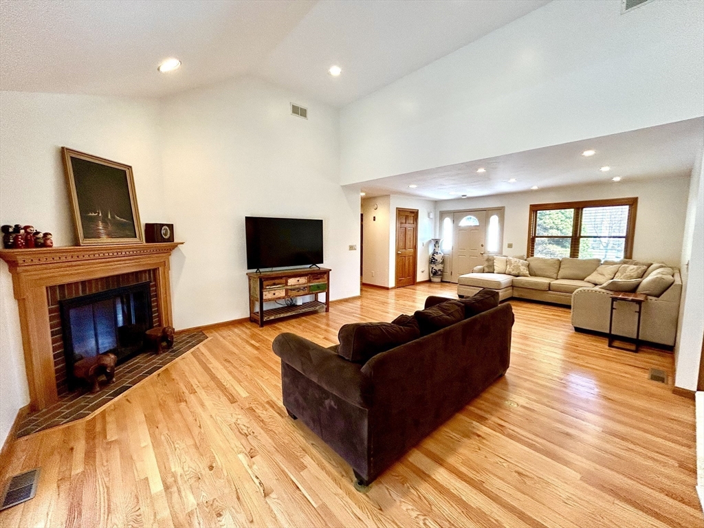 14 Country Club Road Sterling, MA 01564 - Photo 2 of 25 Gallery Image 2