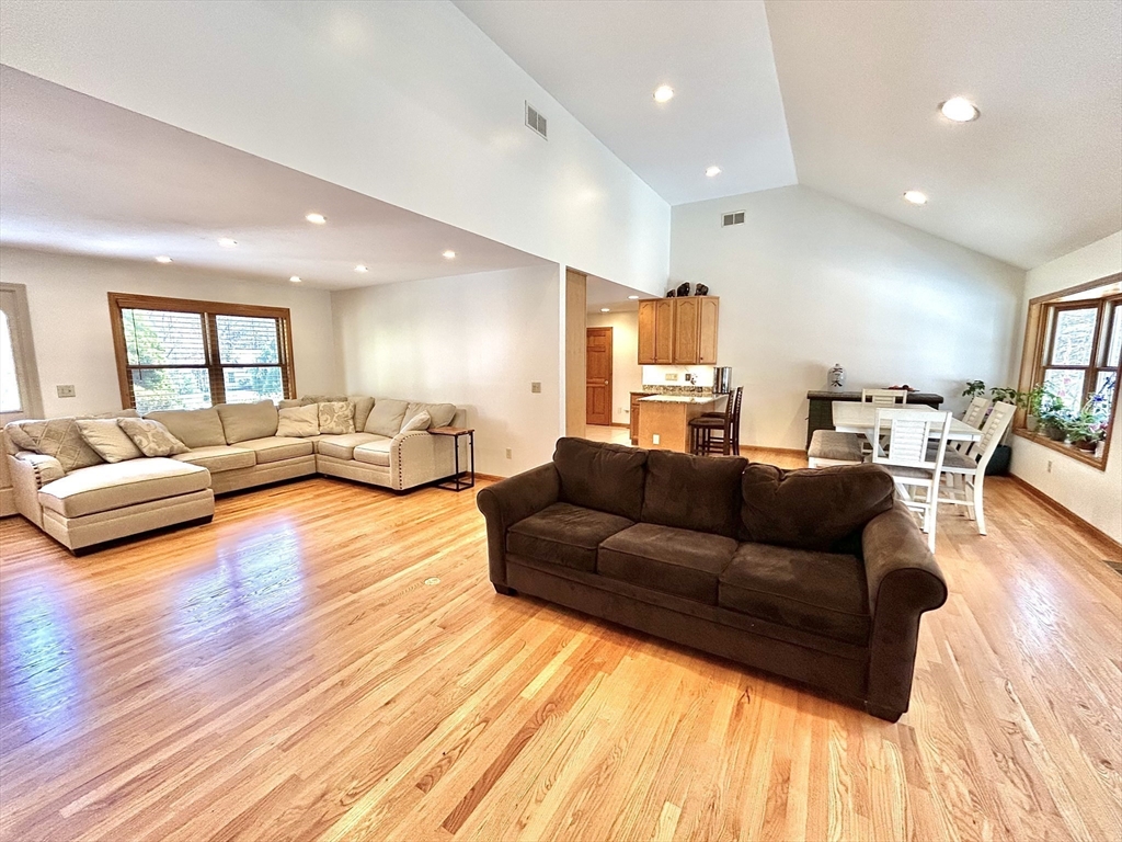 14 Country Club Road Sterling, MA 01564 - Photo 3 of 25 Gallery Image 3