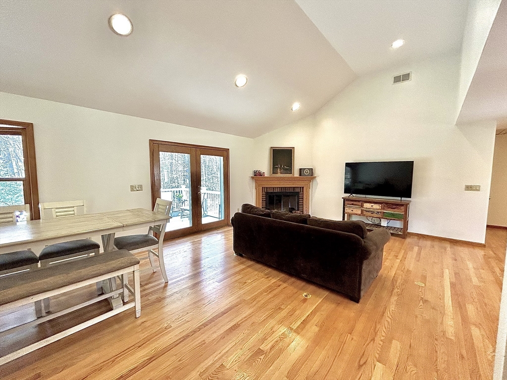 14 Country Club Road Sterling, MA 01564 - Photo 4 of 25 Gallery Image 4