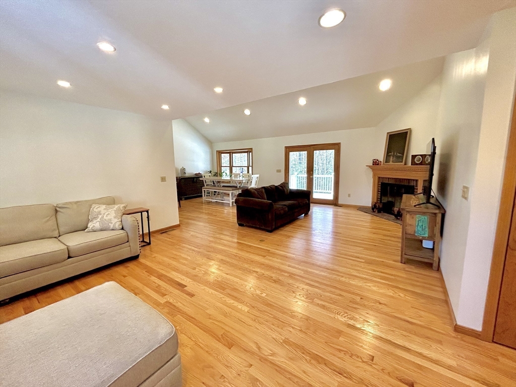 14 Country Club Road Sterling, MA 01564 - Photo 7 of 25 Gallery Image 7