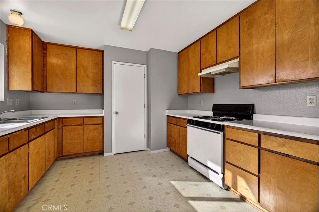 2883 5th Street Biggs, CA 95917 - Photo 13 of 38 a kitchen with stainless steel appliances granite countertop a stove a sink and a refrigerator