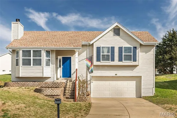 $300,000 | 217 Lazy Hollow Court, St. Peters, MO 63376
