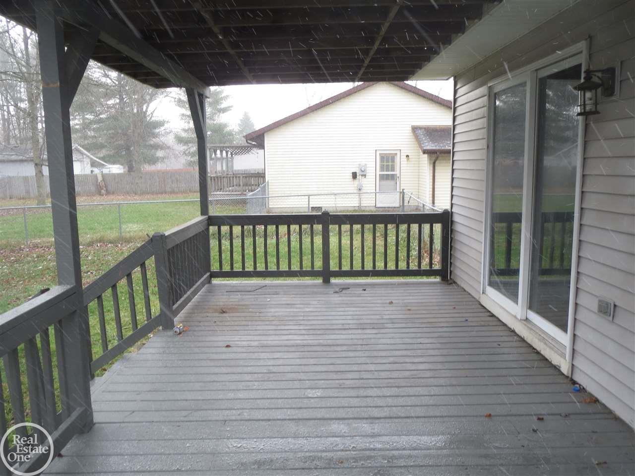 2932 Michigan Road Port Huron, MI 48060 - Photo 13 of 34 50001817-12.JPG
