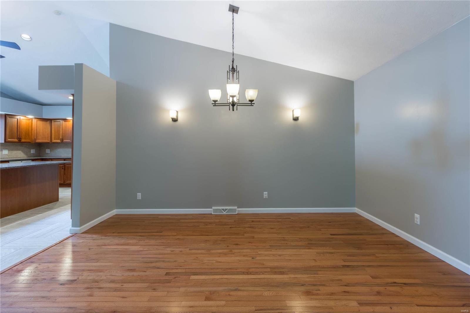 14988 Cundiff Road Carterville, IL 62918 - Photo 12 of 48 Gallery Image 12