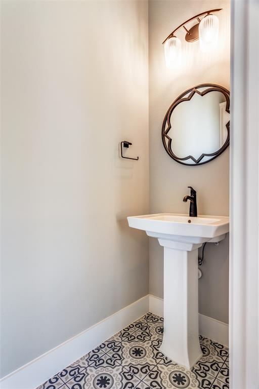 555 Aermotor Loop Weatherford, TX 76085 - Photo 24 of 30 a bathroom with a sink a mirror and toilet