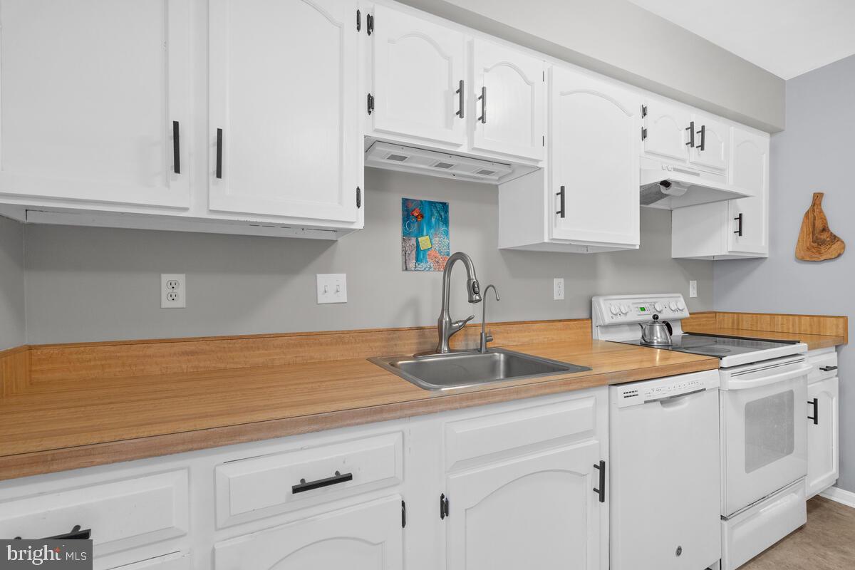 609 Sonata Way Silver Spring, MD 20901 - Photo 15 of 47 Updated kitchen with lots of counter space