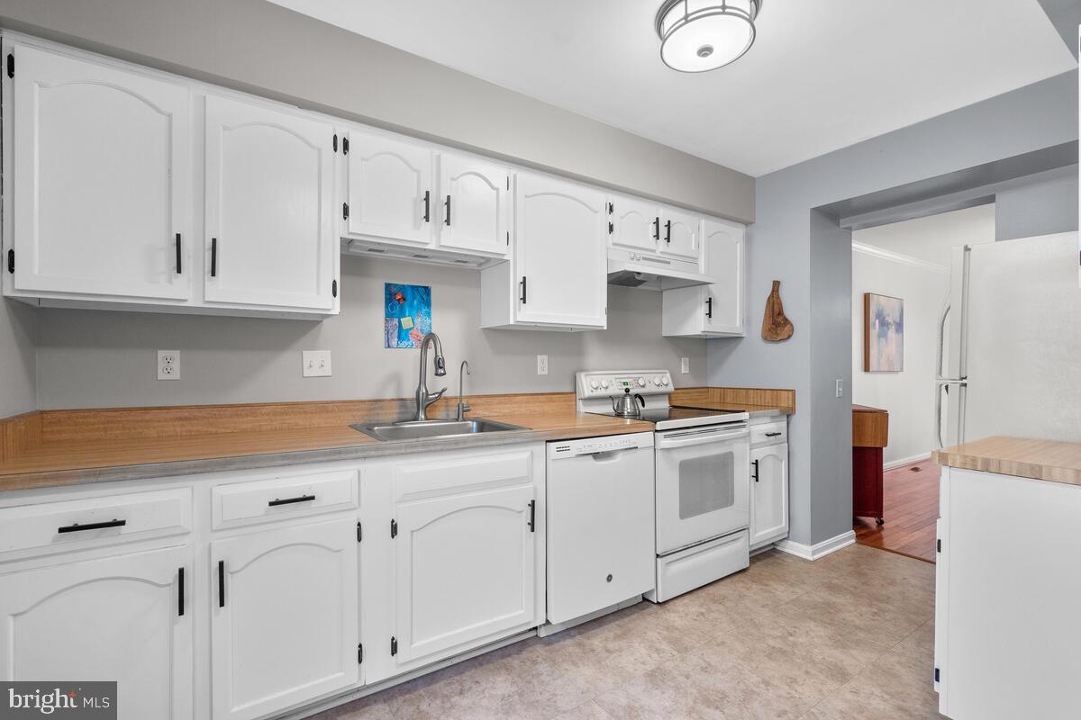 609 Sonata Way Silver Spring, MD 20901 - Photo 16 of 47 Plenty of storage space in kitchen