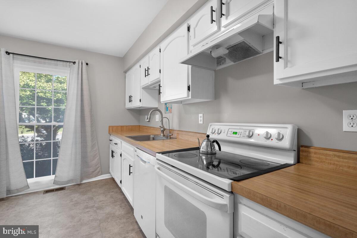 609 Sonata Way Silver Spring, MD 20901 - Photo 19 of 47 Kitchen