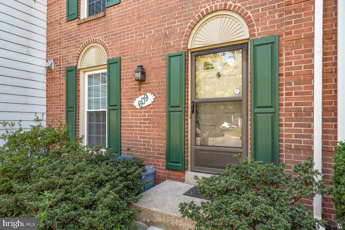 609 Sonata Way Silver Spring, MD 20901 - Photo 4 of 47 Nicely landscaped front yard