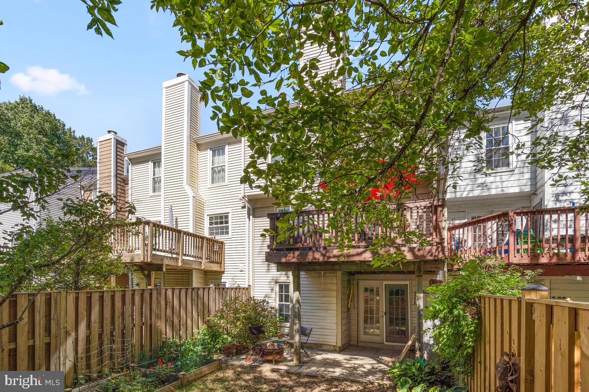 609 Sonata Way Silver Spring, MD 20901 - Photo 41 of 47 Back of home