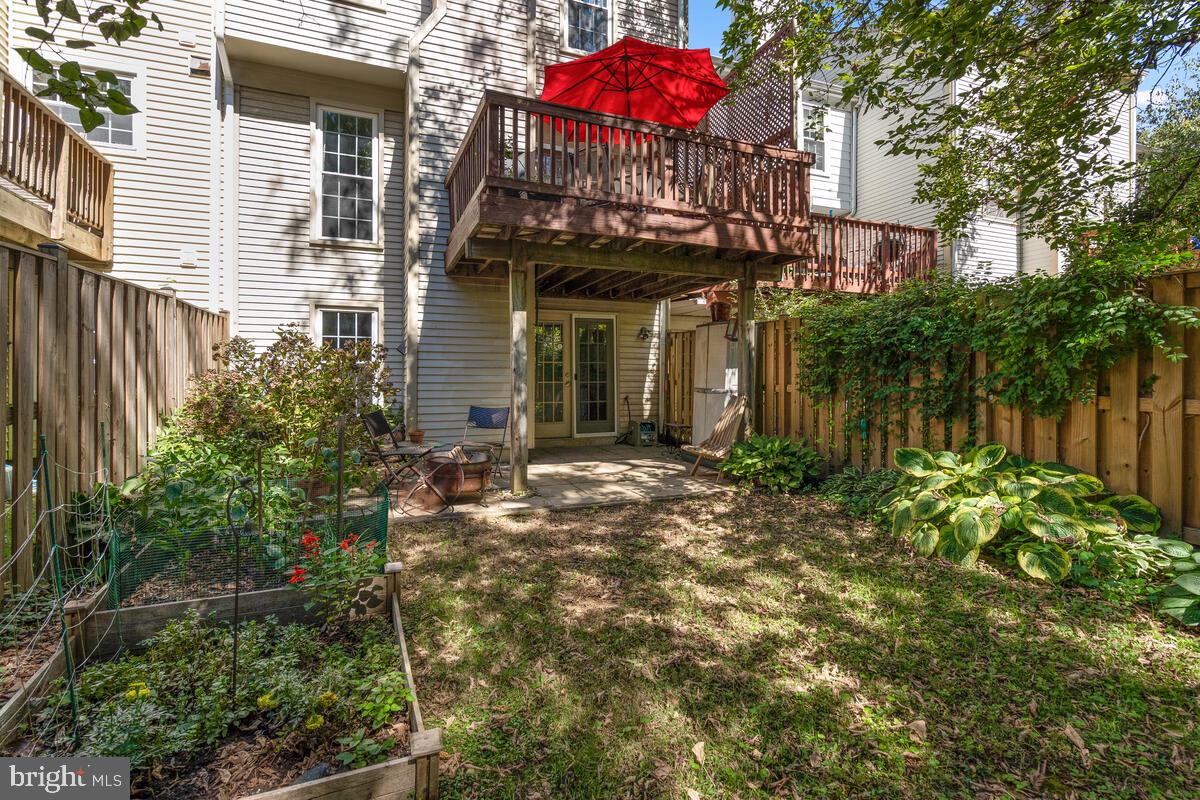609 Sonata Way Silver Spring, MD 20901 - Photo 42 of 47 Back of home
