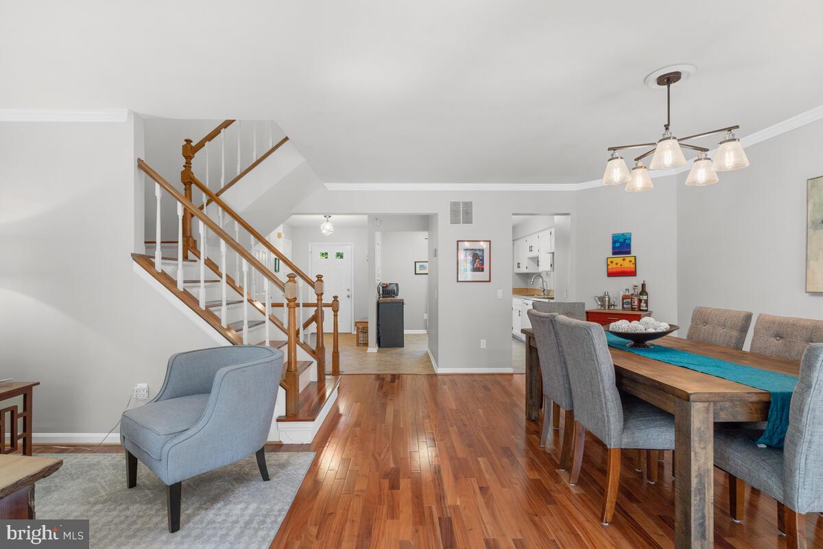 609 Sonata Way Silver Spring, MD 20901 - Photo 9 of 47 Shinny hardwood floors in LR & DR