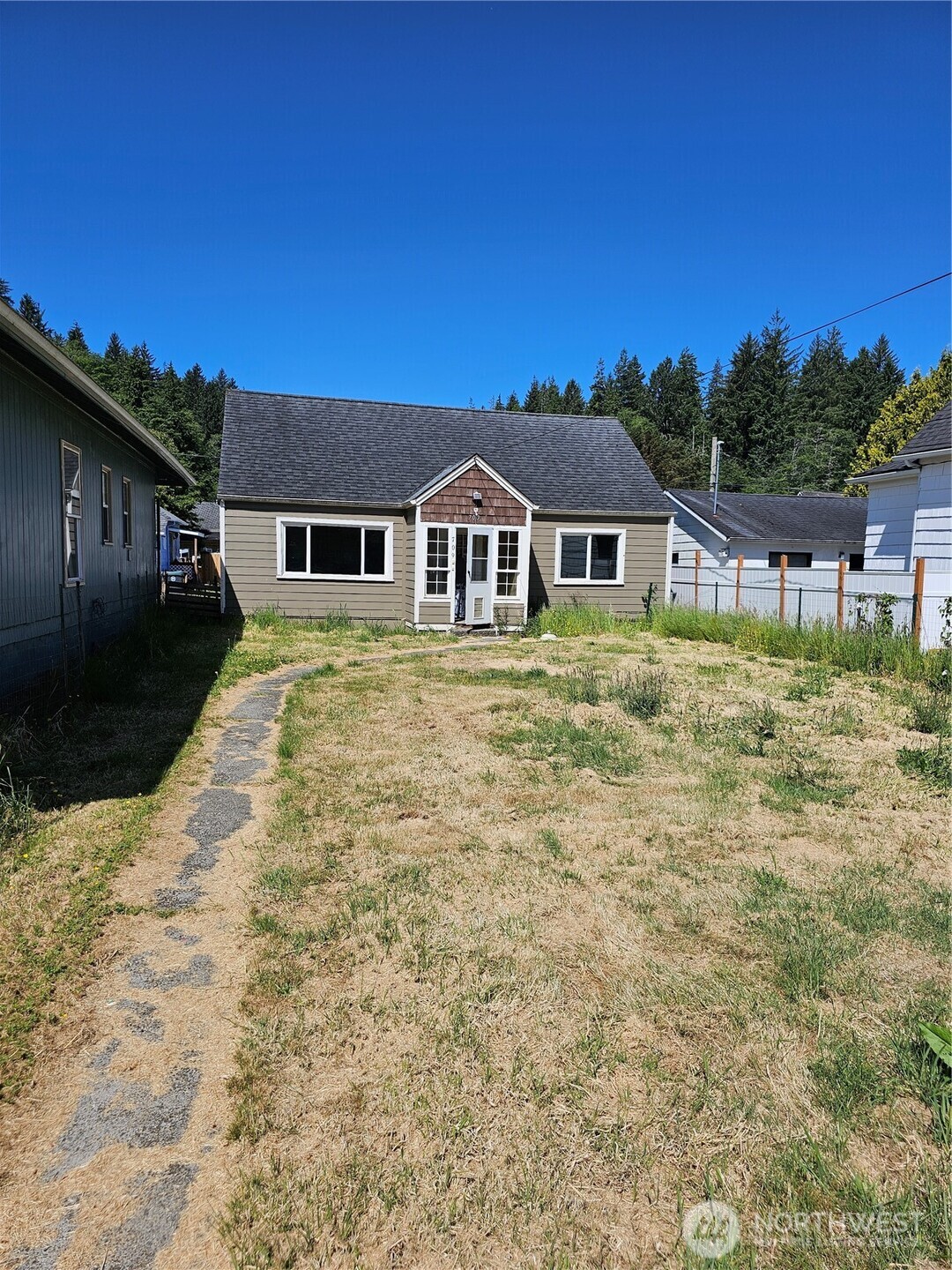 709 Monroe Street Hoquiam, WA 98550 - Photo 20 of 22 a house view with a garden space