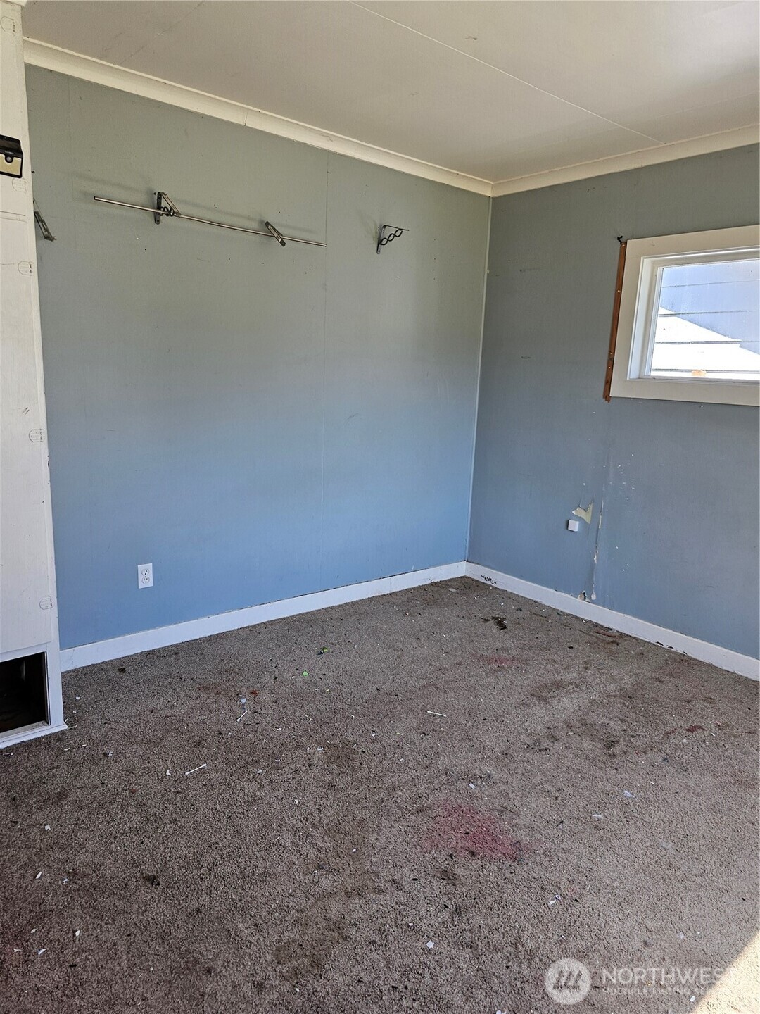 709 Monroe Street Hoquiam, WA 98550 - Photo 9 of 22 a view of an empty room