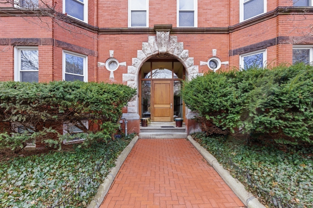 18 Centre Street, Unit 304 Cambridge, MA 02139 - Photo 1 of 17