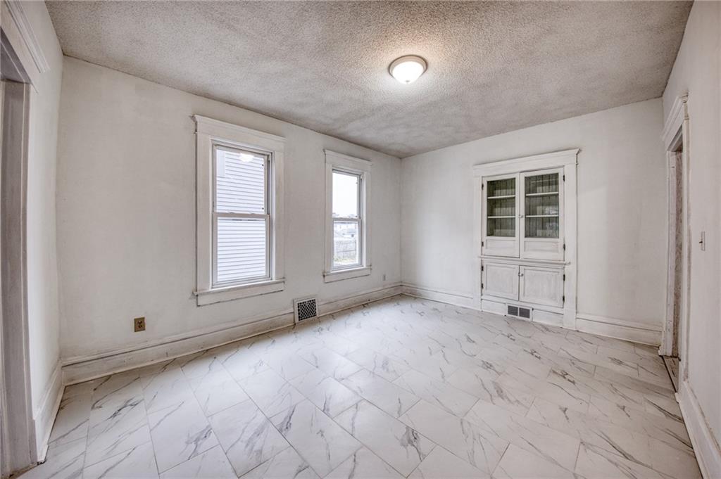 923 Adams Street New Castle, PA 16101 - Photo 11 of 38